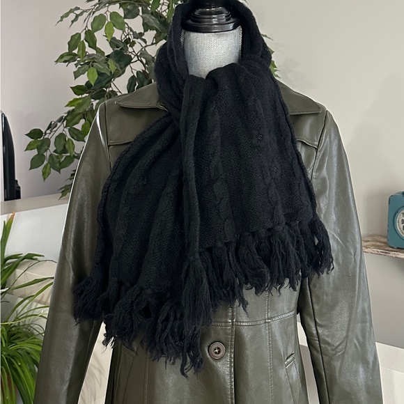 ❤️Moschino❤️ black scarf - Picture 2 of 3